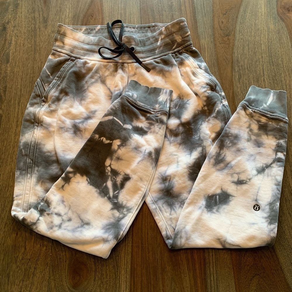 Lululemon Warm Down Jogger Earth Dye Stone Size 4 Length 7/8 Pockets CottonTerry